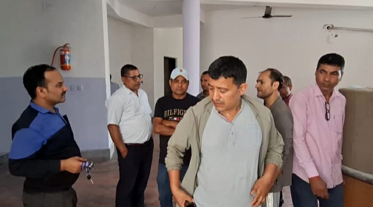 कैलाली भन्सार कार्यालयले १३ क्वीन्टल चिनी सुटुक्क बेचेको आरोप, व्यवसायीको विरोध
