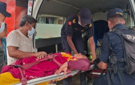 थापाथली सुकुमवासी बस्ती हटाउँदा एक महिला बेहोस