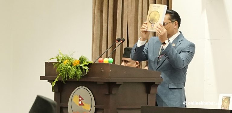 राष्ट्रिय अर्थतन्त्रमा बाह्य दबाब बढ्यो, विनिमय सञ्चितिले साढे १८ महिना धान्ने