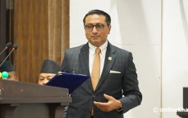 प्रस्तुत भयो नीति तथा कार्यक्रम, छलफलमा प्रधानमन्त्री चाहिने भन्दै पुन: विपक्षीको अवरोध
