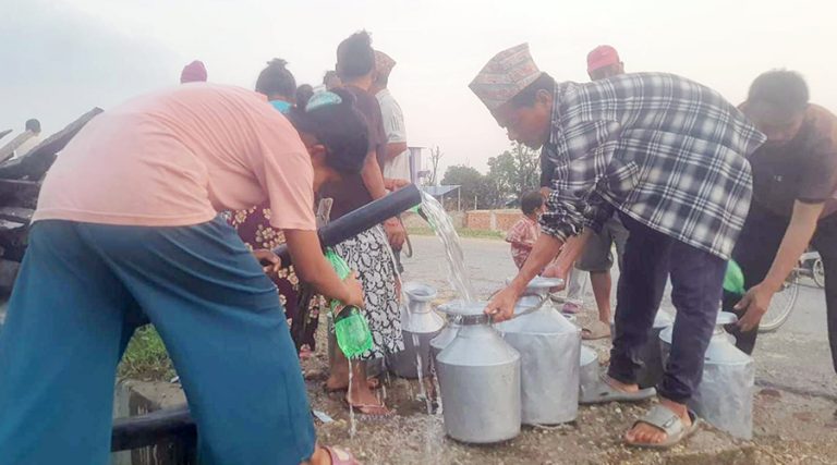 ठोरीमा सधैँ पिउने पानीको समस्या  