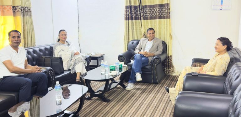 संसद्‌मा प्रधानमन्त्रीले जवाफ दिनुपर्ने विपक्षीको बटमलाइन