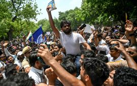 कक्रोच जनता पार्टी बन्नुअघि के गर्दैथिए दीपके ?