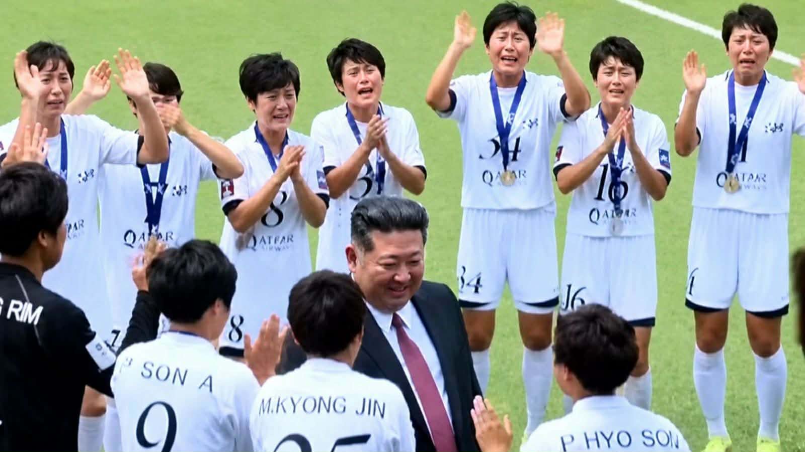 किम जोङ उनलाई भेट्दा महिला फुटबल खेलाडी भावुक