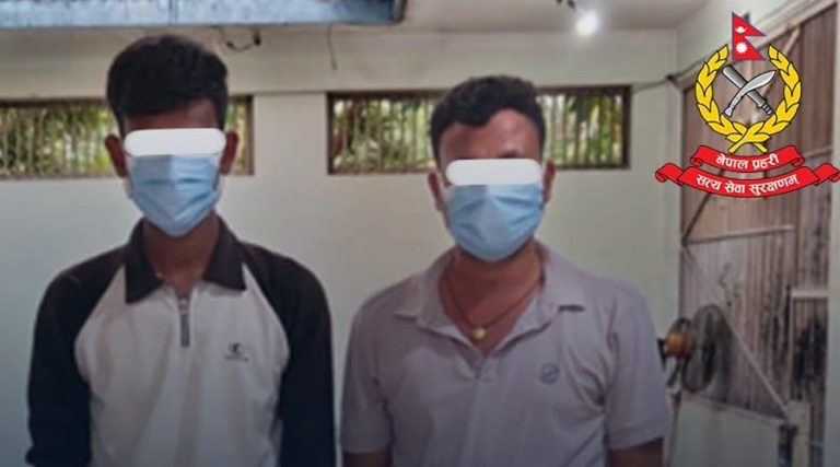 स्रोत नखुलेको ३२ लाख रुपैयाँसहित भारतबाट आइरहेका दुई जना पक्राउ