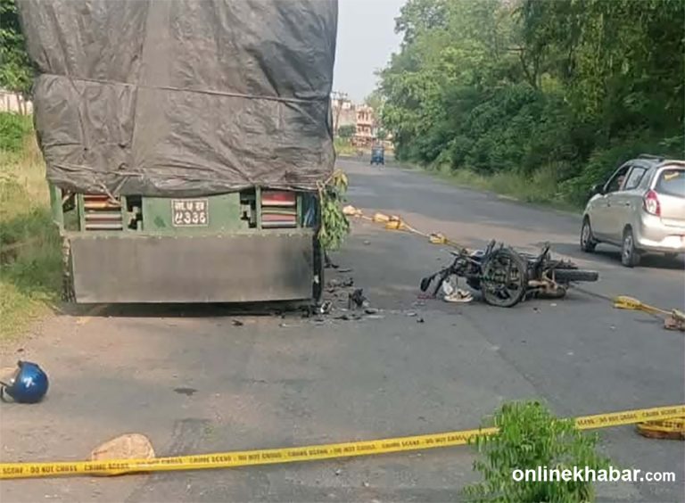 ट्रकको पछाडि मोटरसाइकल ठोक्किँदा एक जनाको मृत्यु