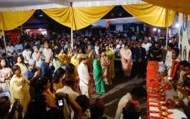 नारायणीहिटी दरबार पुगेर पूर्वराज परिवारका सदस्यले गरे दीप प्रज्वलन (तस्वीरहरू)