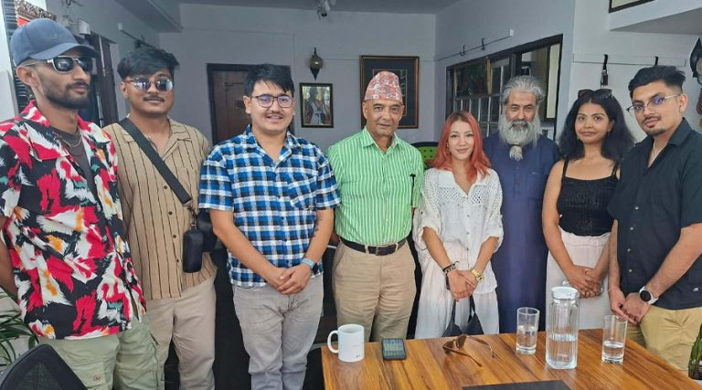 नयाँ दल गठन गर्न धवलशमशेरले गरे राजसंस्था पक्षधर जेनजीसँग छलफल