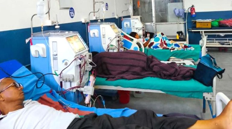 राप्ती प्रतिष्ठानमा वर्षौं थन्किएका पाँच डायलसीस मेसिन मर्मतपछि सञ्चालनमा