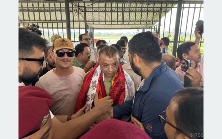 रास्वपा महाधिवेशनमा सहभागी हुन पुगे गगन थापा