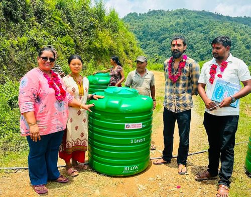 इच्छाकामना गाउँपालिकाले किसानलाई बाँड्यो पानी ट्यांकी र पाइप