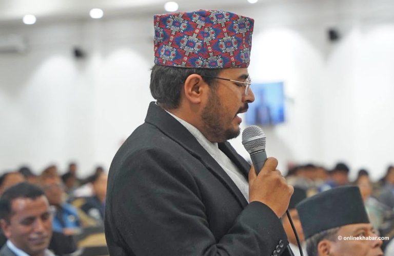 ज्ञानेन्द्र शाहीको माग- सडकमा खाल्डो भेटिए राज्यलाई एक लाख जरिवाना तिराउने कानुन चाहियो