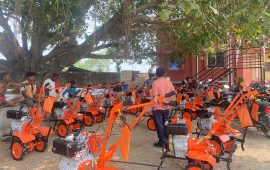 सिरहाका भूमिहीन दलित परिवारलाई हाते ट्याक्टर वितरण