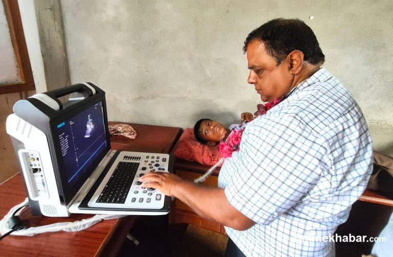 ४ हजार बढी विद्यार्थीका मुटु जाँच्दै छत्रकोट 