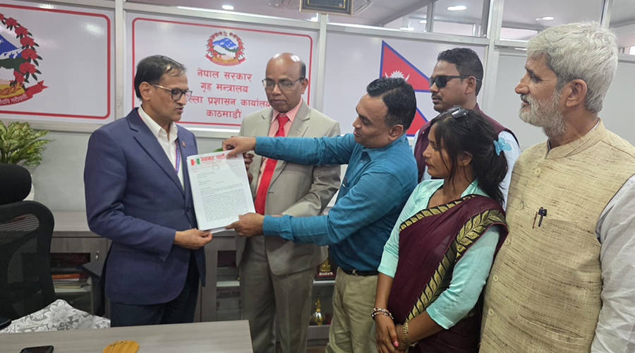 मधेशका मुद्दा सम्बोधन गर्न प्रधानमन्त्रीसमक्ष जनमत पार्टीको 