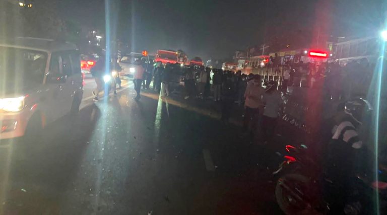 कोटेश्वरमा कारले चार मोटरसाइकललाई ठक्कर दिँदा ७ जना घाइते