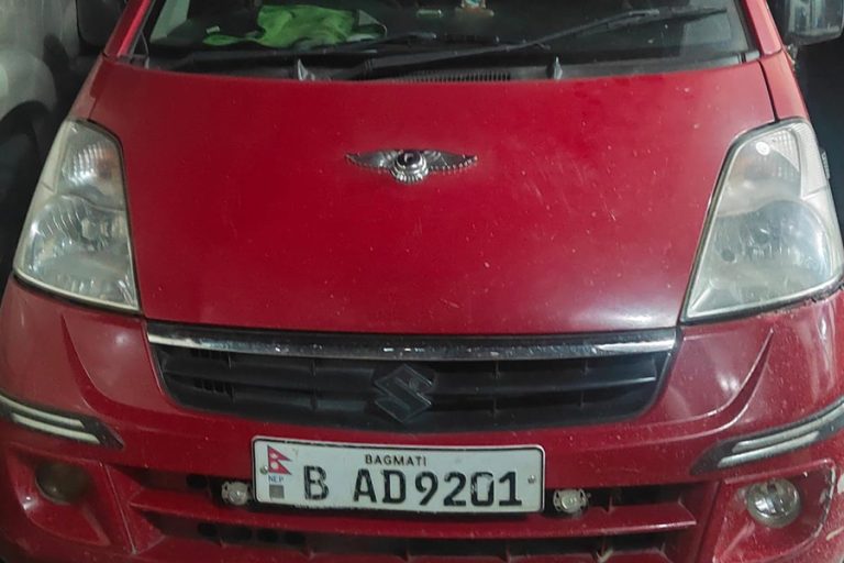 कारको टायरमा गोली हानेर ललितपुरमा प्रहरीले समात्यो लागुऔषध