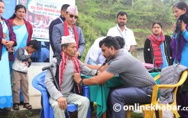 ज्येष्ठ नागरिकलाई लौरो उपहार, घरदैलोमै स्वास्थ्य उपचार