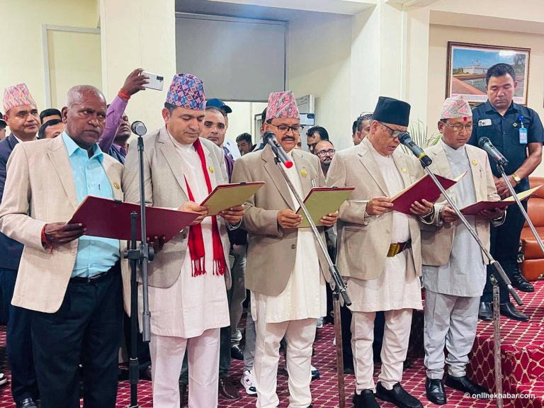 लुम्बिनीका ५ नयाँ मन्त्रीले लिए शपथ