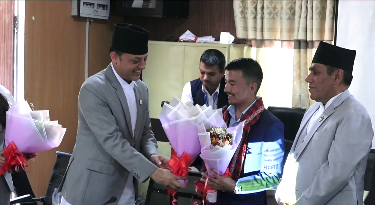 १० पटक सगरमाथा आरोण गरेका सांसद शेर्पा सम्मानित