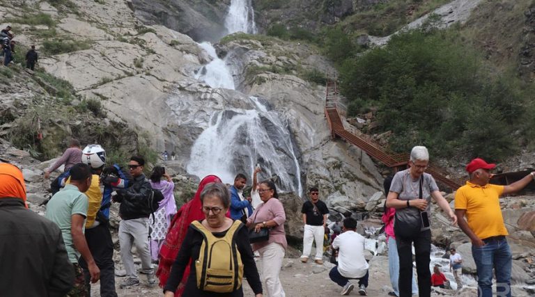 एघार महिनामा म्याग्दी हुँदै सात लाख पर्यटक मुस्ताङ पुगे