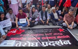 प्रधानमन्त्रीको अभिव्यक्तिको विरोधमा माइतीघरमा नेकपाको प्रदर्शन (तस्वीरहरू)