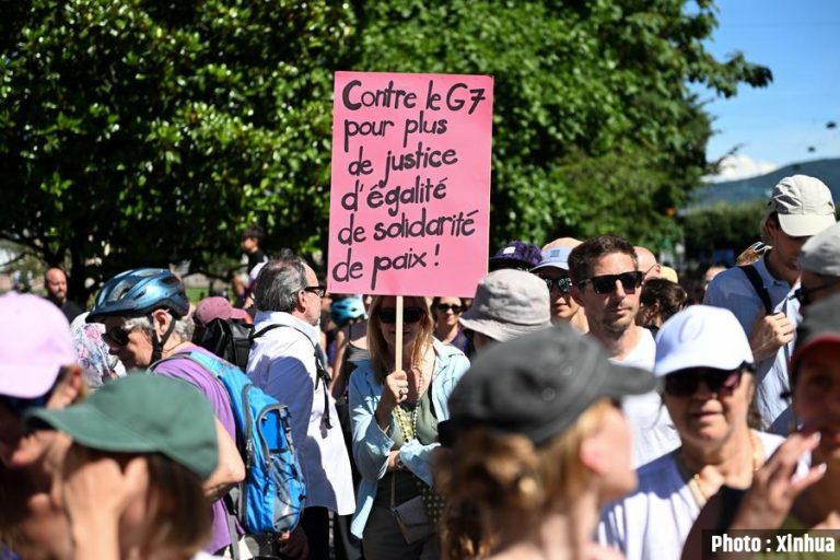 ‘नो जी–सेभेन’ भन्दै जेनेभामा विशाल प्रदर्शन