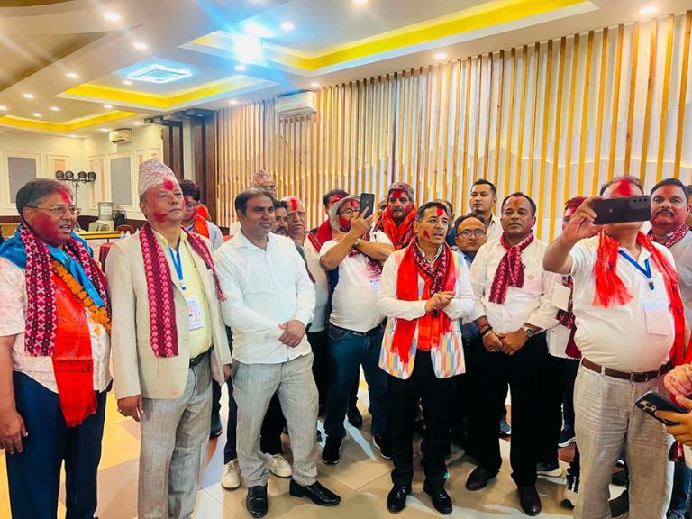 नेपाल पेट्रोलियम डिलर्स राष्ट्रिय एशोसिएसनको अध्यक्षमा अर्याल विजयी