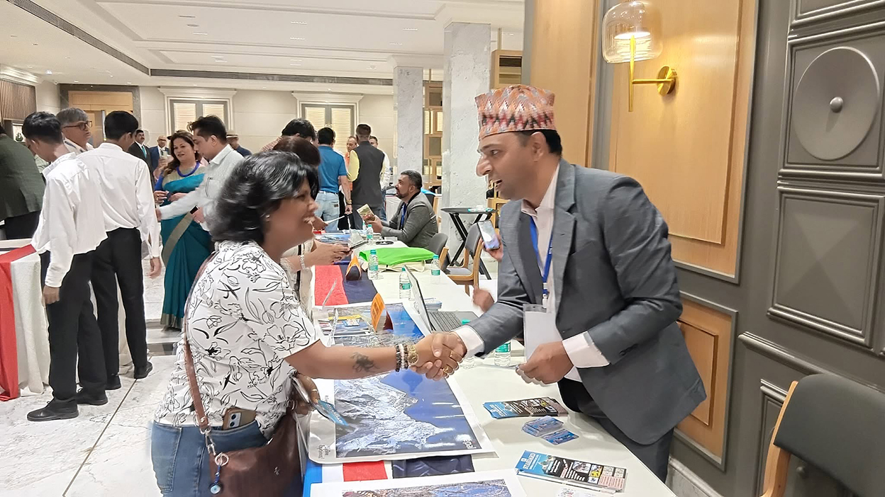‘गर्मीमे चलो पोखरा’ भन्दै कोलकातामा निम्तो बाँड्दै गण्डकीका पर्यटन व्यवसायी