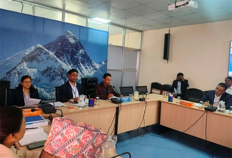 धनीले निजी चढ्छन, सार्वजनिक सवारी प्रयोग गर्नेलाई सास्ती छ : आशिष गजुरेल