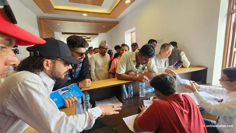 रास्वपा महाधिवेशन प्रतिनिधिको टुंगो नलाग्दा बन्दसत्र सुरु हुने समय लम्बियो