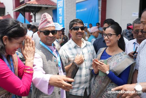 रास्वपा पदाधिकारी उम्मेदवारहरू मत माग्न व्यस्त, प्रतिनिधि मतदानको लाइनमा