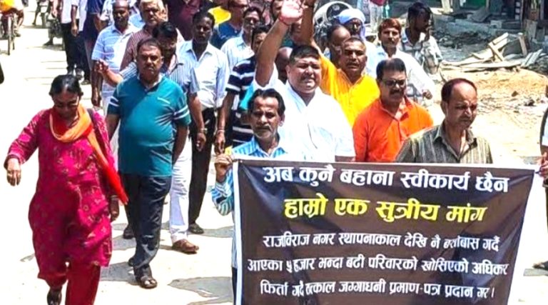 लालपुर्जा माग्दै राजविराज नगरपालिकामा तालाबन्दी