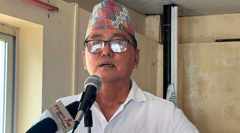 धवलशमशेरप्रति लिङ्देनको कटाक्ष : फाल्नुपर्ने पार्टीका ऐंजेरुहरू आफैं छाडेर गए