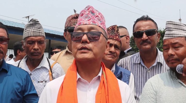 रास्वपा महाधिवेशनमा भाग लिन चितवन पुगे लिङ्देन