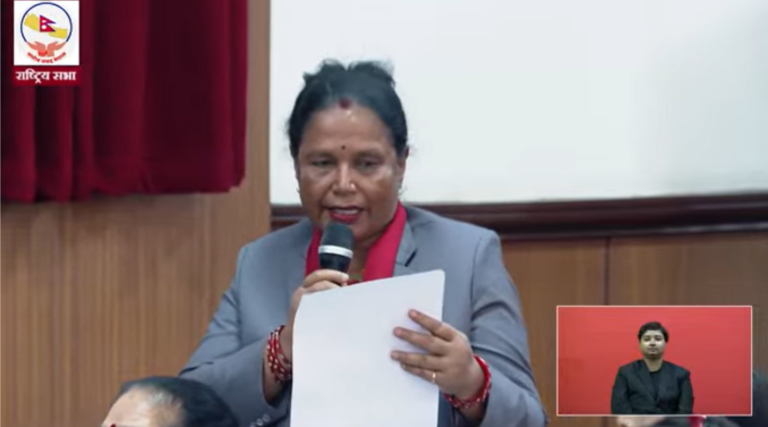 निजी नम्बर प्लेट राखेर सरकारी गाडी चलिरहेको भन्दै सांसदले उठाए प्रश्न