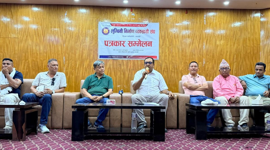 रुपन्देहीका निर्माण व्यवसायीले भने : खुट्टा भाँचेर सडक बन्दैन  