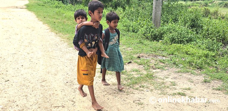 दुई बहिनी स्याहार्दै ८ बर्से बालक