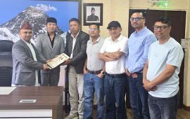 सरकारको ध्यानाकर्षण गराउन सांसद नेम्वाङसहित सिंहदरबारमा चिया उद्यमी, प्रधानमन्त्रीलाई पत्र