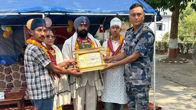 ब्यारेकजस्तै घर…