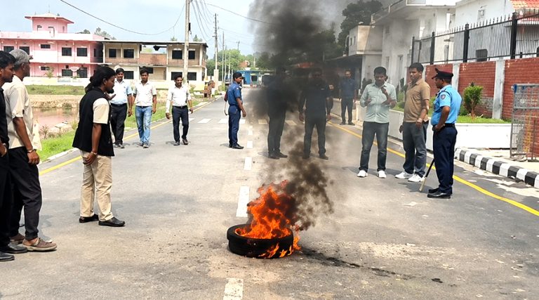 मधेश प्रदेशसभा अगाडि टायर बल्यो