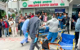 काभ्रे बस दुर्घटनाका घाइतेलाई धुलिखेल अस्पताल ल्याइयो (तस्वीरहरू)