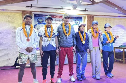 अन्नपूर्ण म्याराथनको उपाधि दलबहादुर र मञ्जुलाई