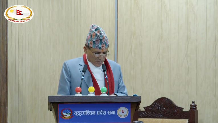 मध्यरातमा सुदूरपश्चिम प्रदेशको बजेट प्रस्तुत, नेकपा र राप्रपाको बहिष्कार (लाइभ)