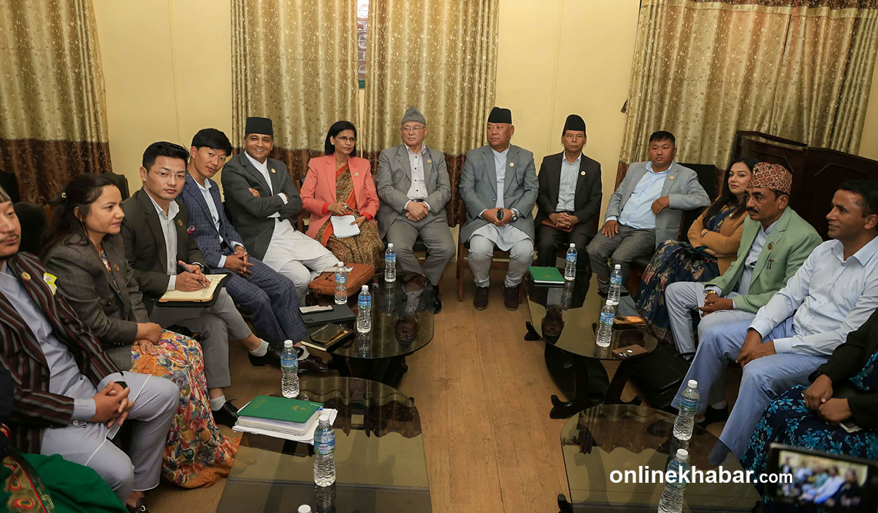 प्रधानमन्त्रीको विवादित अभिव्यक्तिबारे धारणा बनाउन विपक्षी दलको बैठक जारी