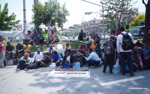 सरकारी धरपकडविरुद्ध माइतीघरमा दृष्टिविहीनको धर्ना (तस्वीरहरू)