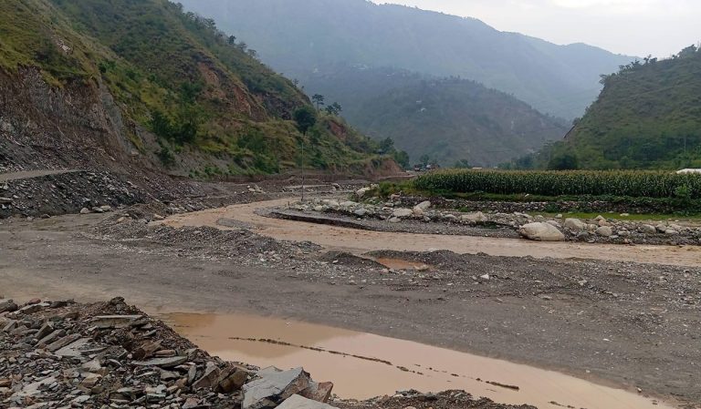 बीपी राजमार्गमा गुड्न थाल्यो गाडी