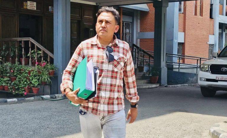 अमेरिकाबाट नेपाल फर्किंदै धुर्मुसले भने- न्याय मिल्ने आशा बोकेर मातृभूमि फर्किएको छु