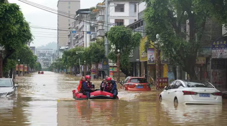 चीनमा भारी वर्षाका कारण ९ हजारभन्दा बढी विस्थापित, विद्यालयहरू बन्द