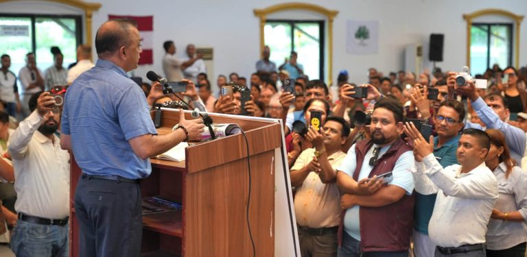 प्रधानमन्त्रीले माफी माग्नुपर्ने, सुस्ताको बाँध निर्माण अवरोध तुरुन्तै हटाउन माग